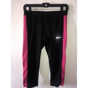 Nike Women's Active Wear Capri Size Medium Inside Drawstrings